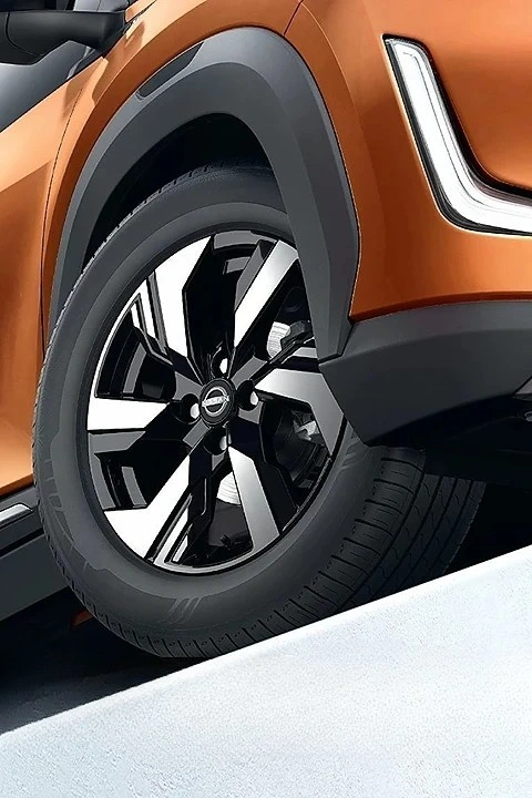 7-Nissan-MC--Exterior_Desktop_764-x-1144_pix.jpg.ximg.l_full_h.smart